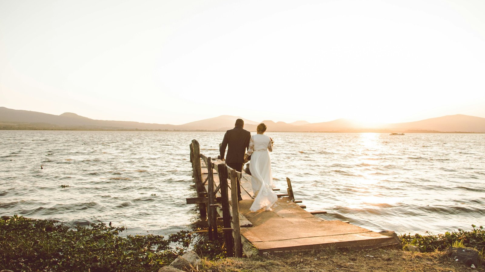 Couple portraits in golden hour light